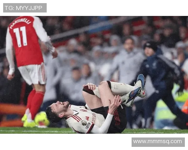 意甲激战阿森纳与曼联战成平局红牌事件引发全场热议与争议