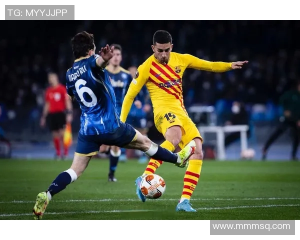 欧联杯激战那不勒斯3-0巴萨引发争议判罚全场沸腾